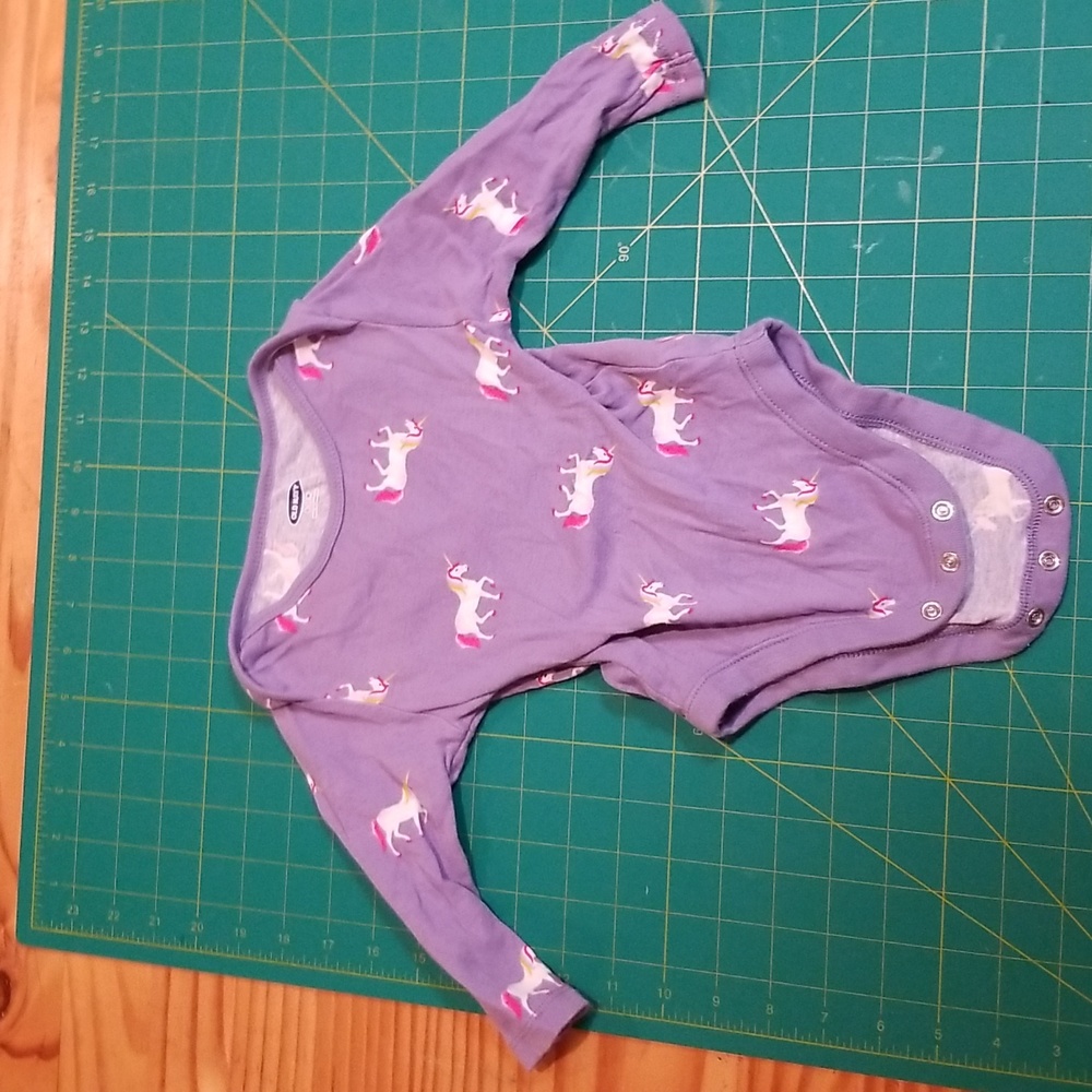 5/$20 Old Navy Purple Unicorn Onesie 6-12 Months